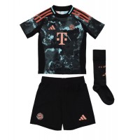 Maglia Calcio Bayern Munich Aleksandar Pavlovic #45 Seconda Divisa Bambino 2024-25 Manica Corta (+ pantaloncini)